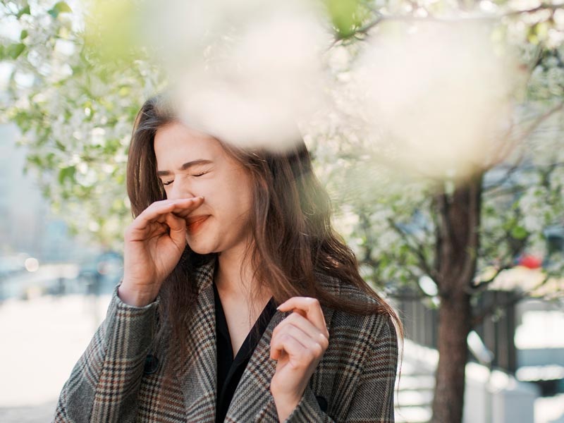 woman allergic to spring blooms